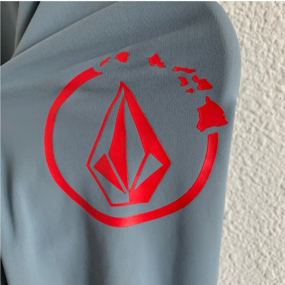 Volcom Hawaii Gray Long Sleeve Rash Guard UV Protection Sun Guard Shirt M